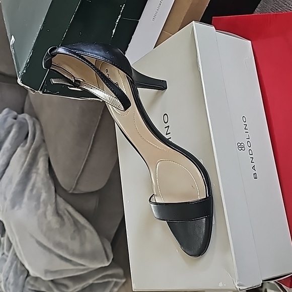 New black heels size 8 - Picture 2 of 2